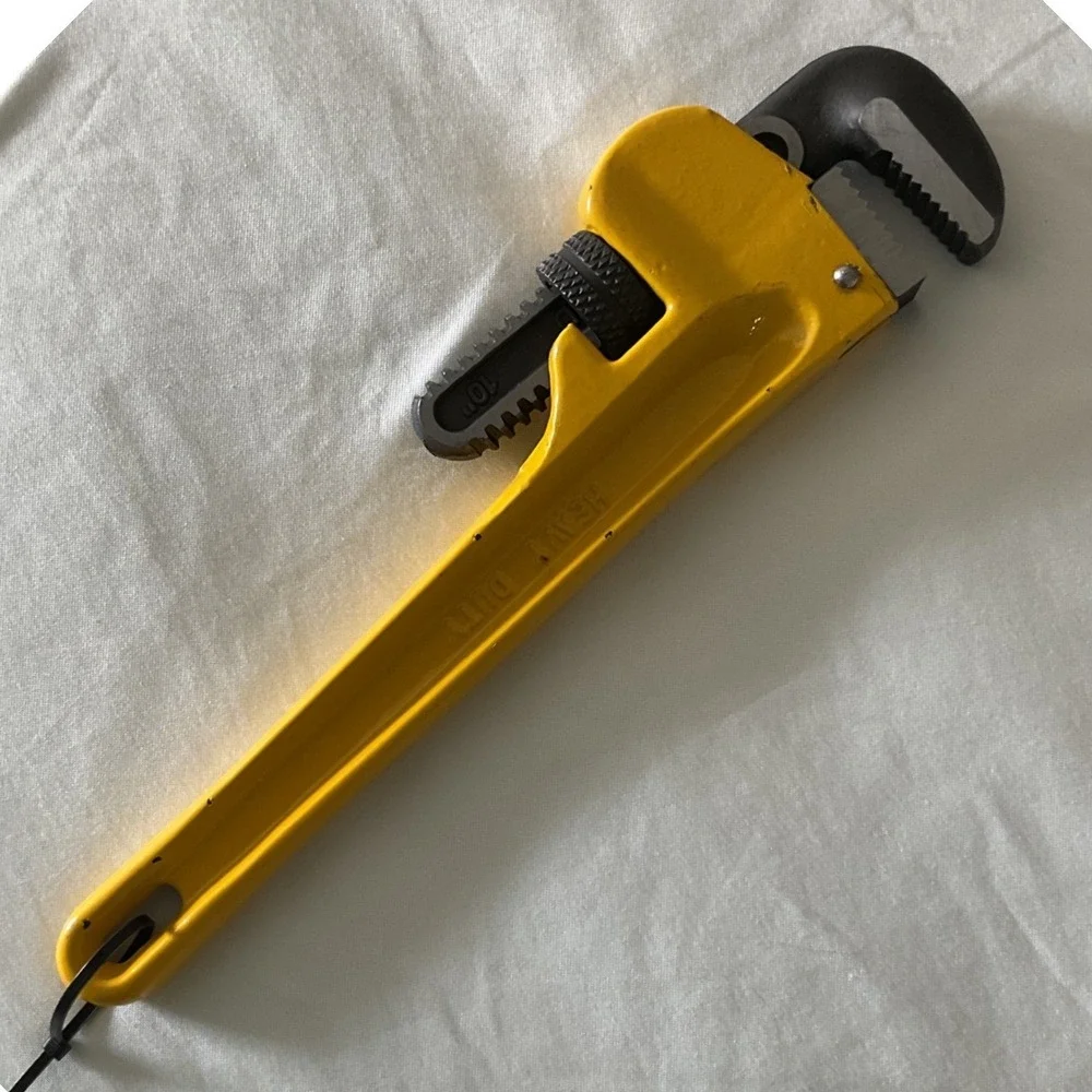 Stanley 10 Inch Yellow Heavy Duty Pipe Wrench Model 87-622